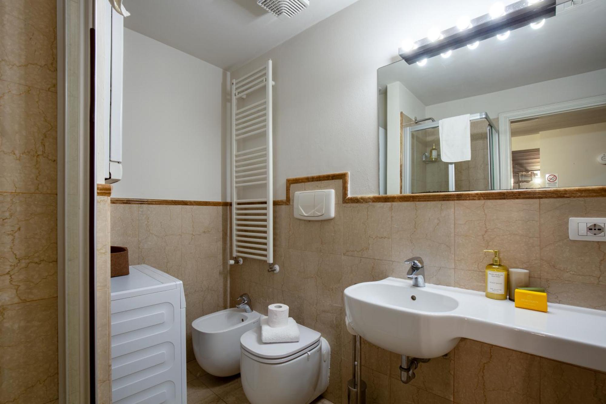 Apartment Rondinelli Charme Bijoux - Elegance In The Heart Of